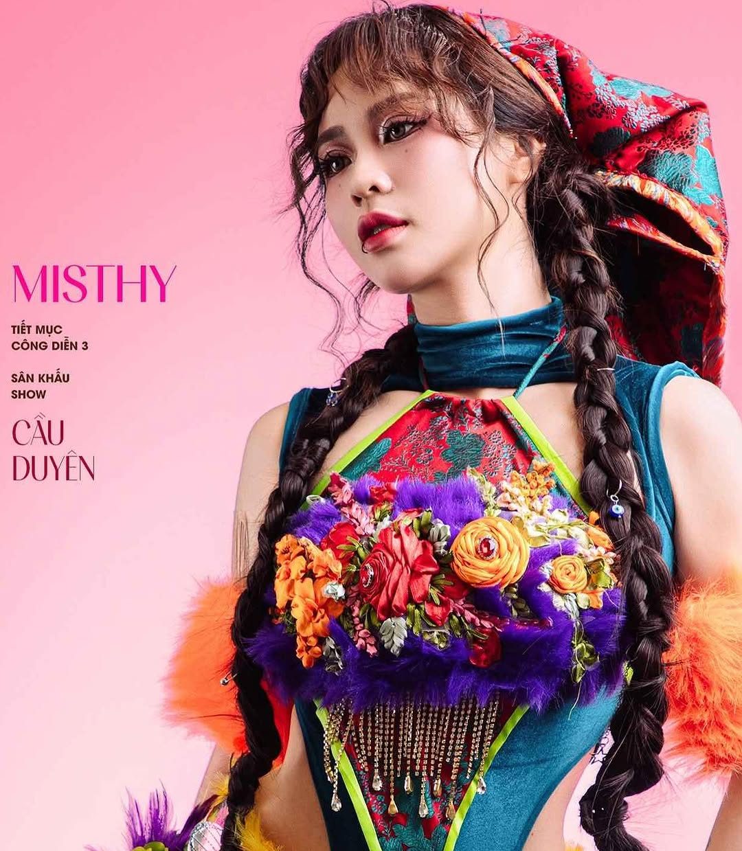 Hinh anh Cùng điểm lại loạt tạo hình sân khấu ấn tượng từ "hoa tay" của 5 stylist nổi bật tại concert Chị Đẹp vừa qua. 17