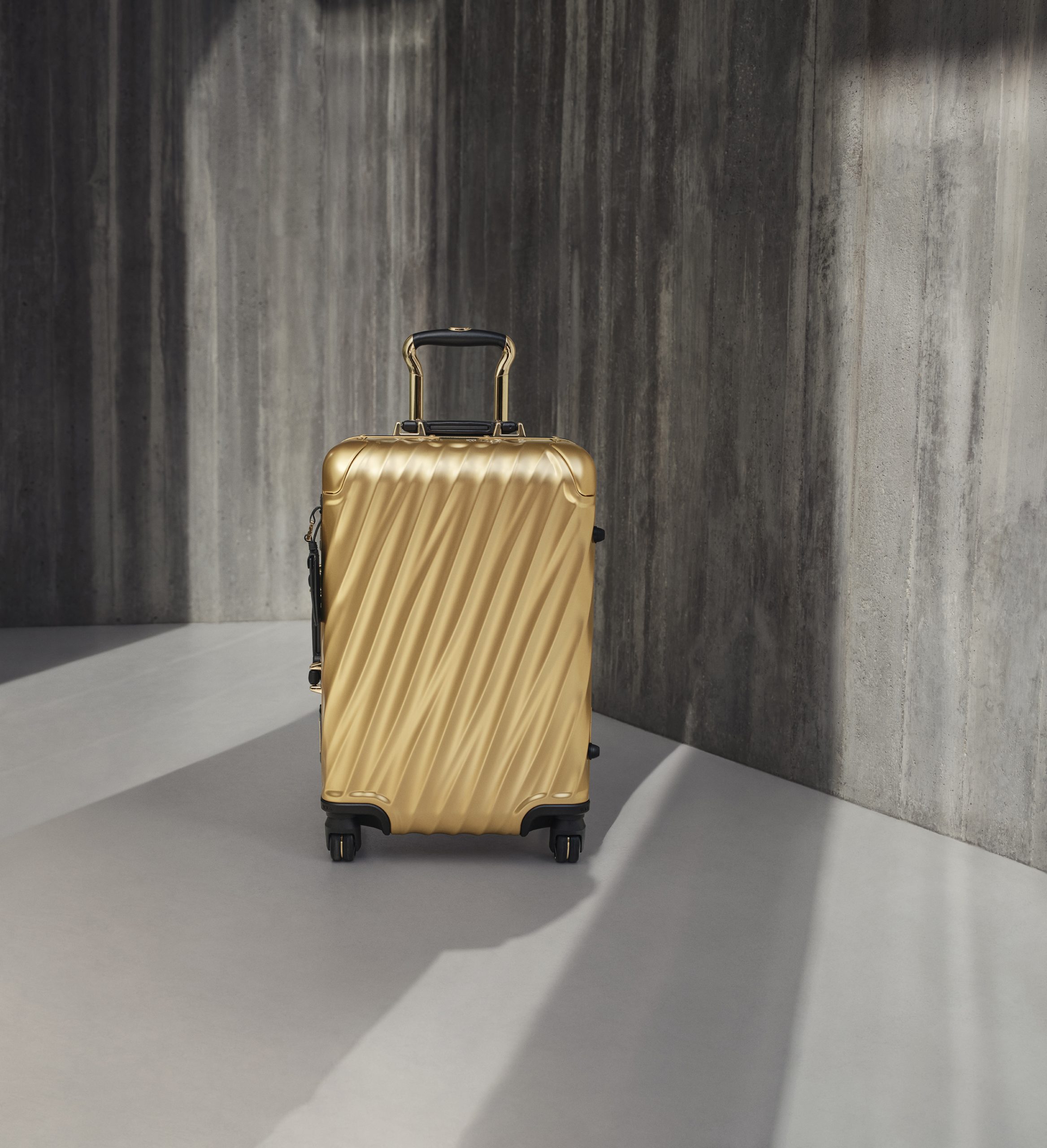 19 Degree Gold tumi