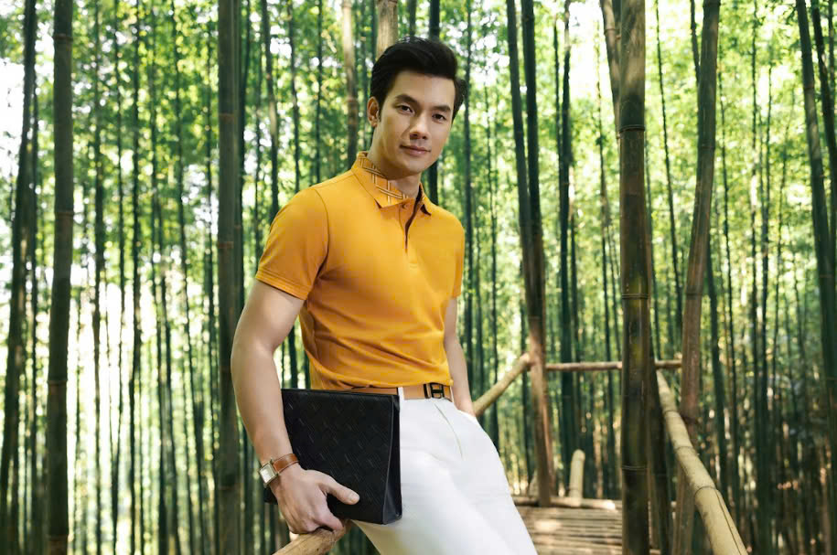 Hinh anh Với tinh thần "Hồn dân tộc, dấu di sản", Aristino đã mang những giá trị truyền thống vào BST Xuân Hè 2025 - TIẾP NỐI HUYỀN THOẠI giúp các quý ông Việt Nam tự do thể hiện phong cách mà vẫn giữ được niềm tự hào dân tộc. 3