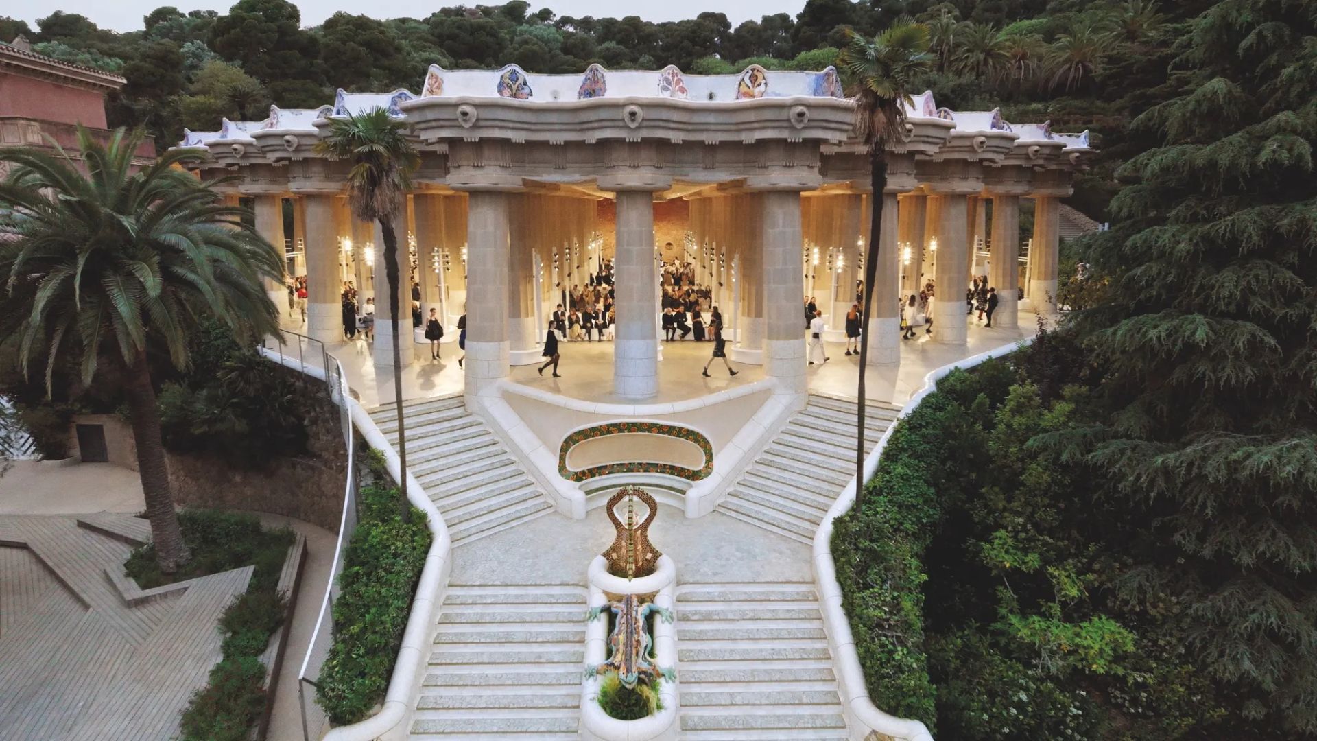 Cruise 2026: Louis Vuitton mang thời trang đến Cung điện Giáo hoàng