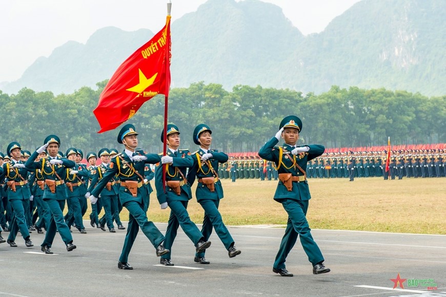 Hinh anh Tự hào màu đỏ sao vàng, Quốc kỳ phấp phới 50 năm hòa bình 5
