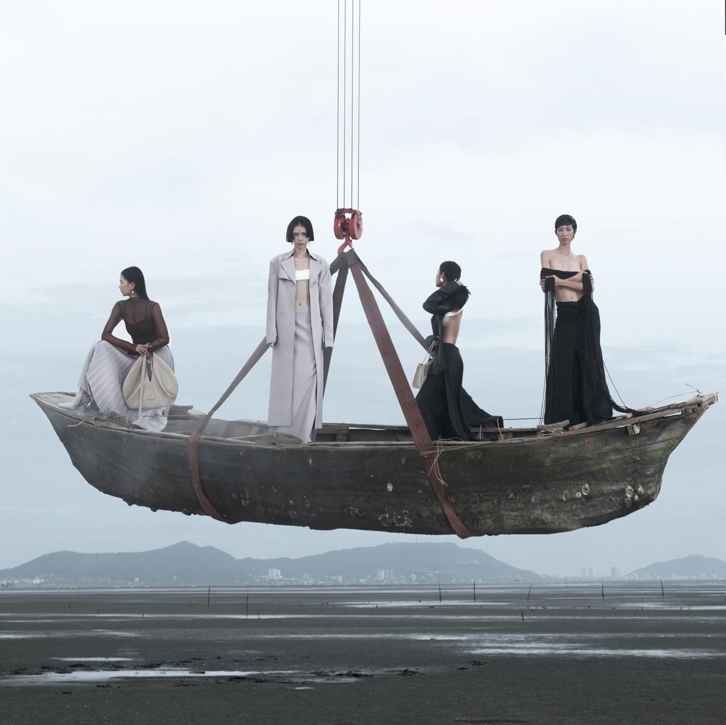Hinh anh The Signals: 7 tín hiệu "nước chảy đá mòn" từ những người phụ nữ của CHATS by C.DAM 1