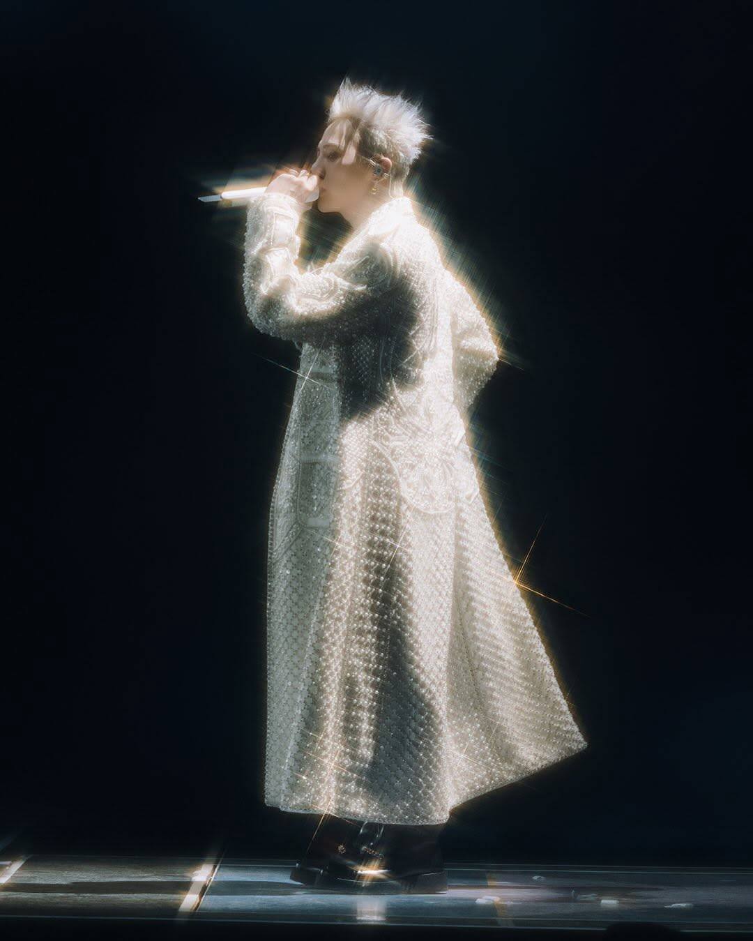 Hinh anh Phong cách thời trang tại concert "Übermensch" 12
