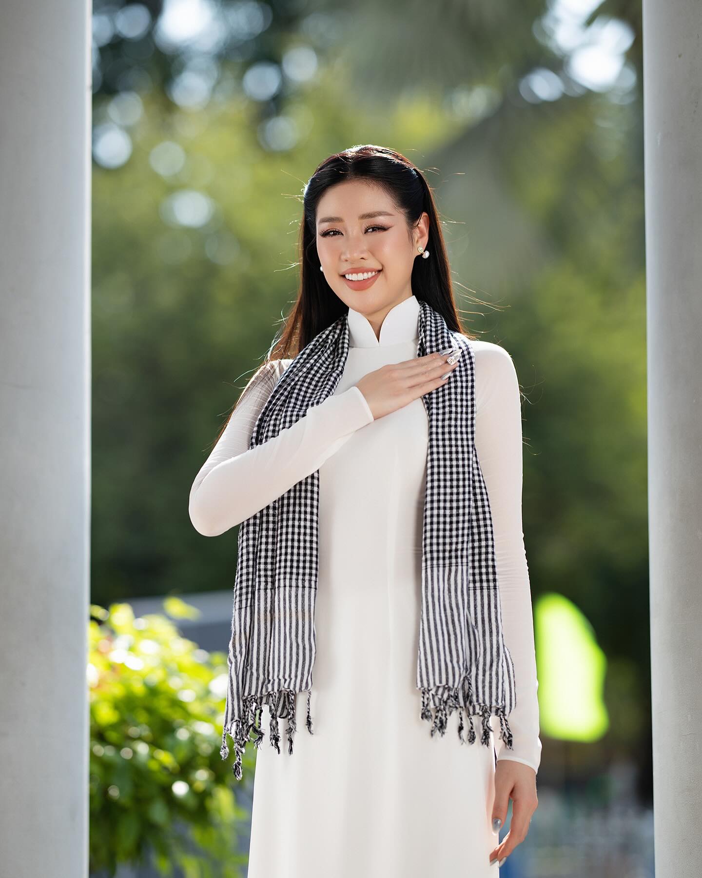 Hinh anh Chi Pu "lên sóng" tạp chí thời trang Grazia Singapore 1