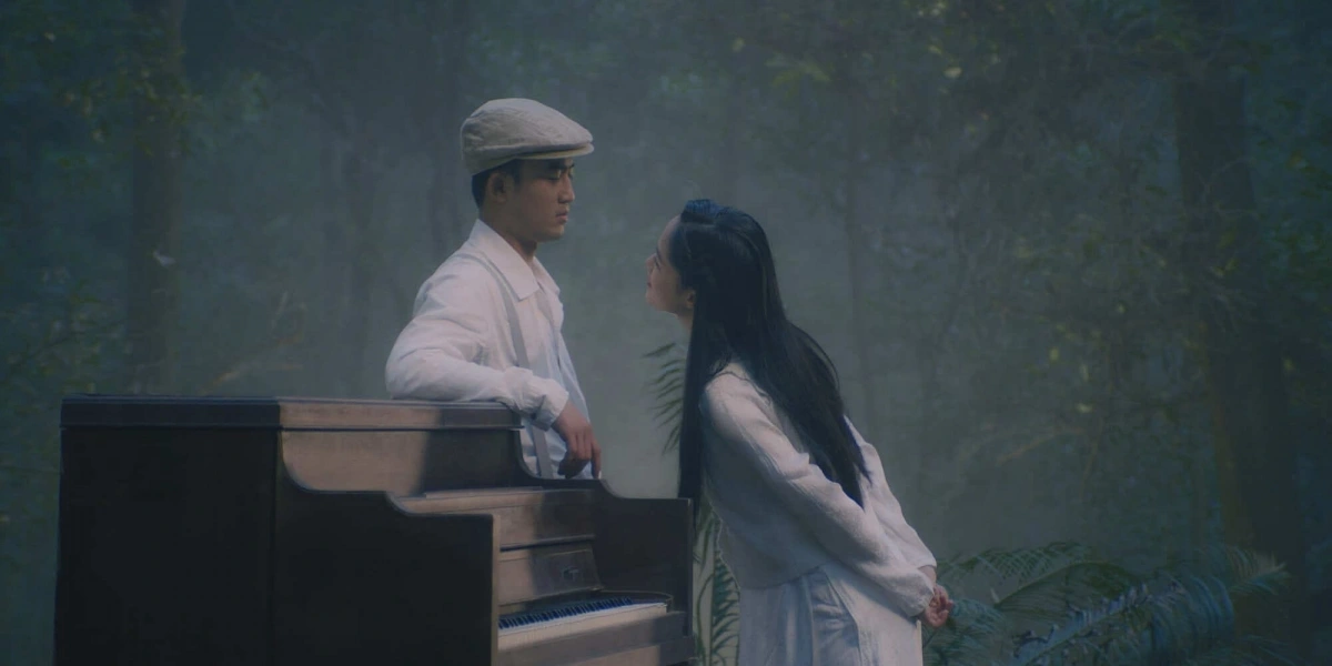 đào, phở, và piano