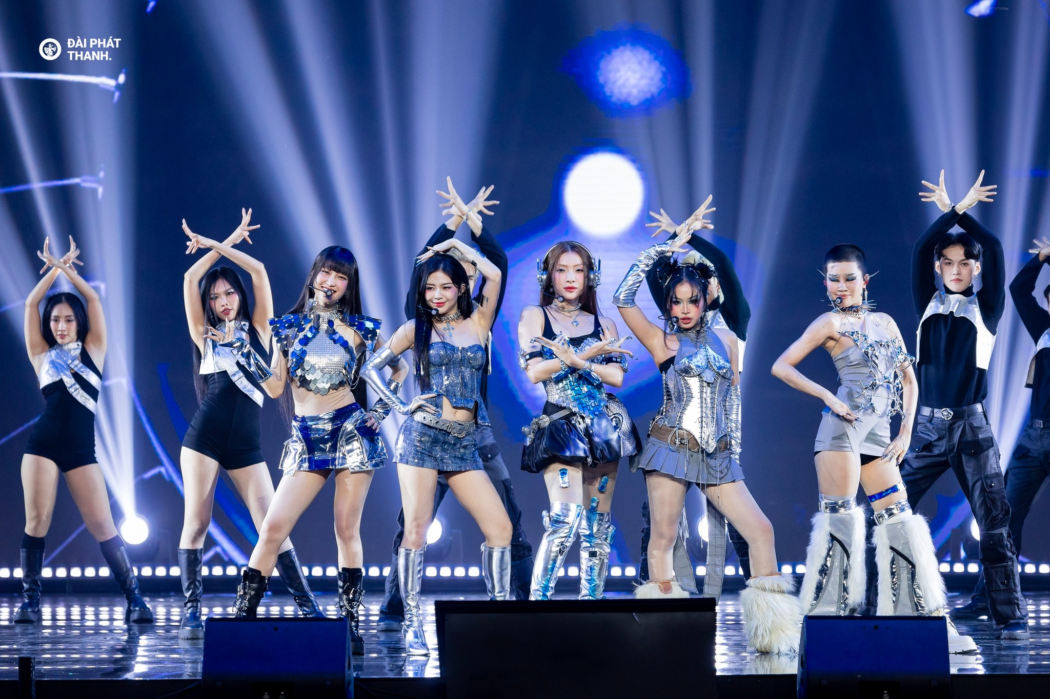 Hinh anh “Em Xinh Say Hi” - “Quả bom hẹn giờ” của thời trang Việt 2