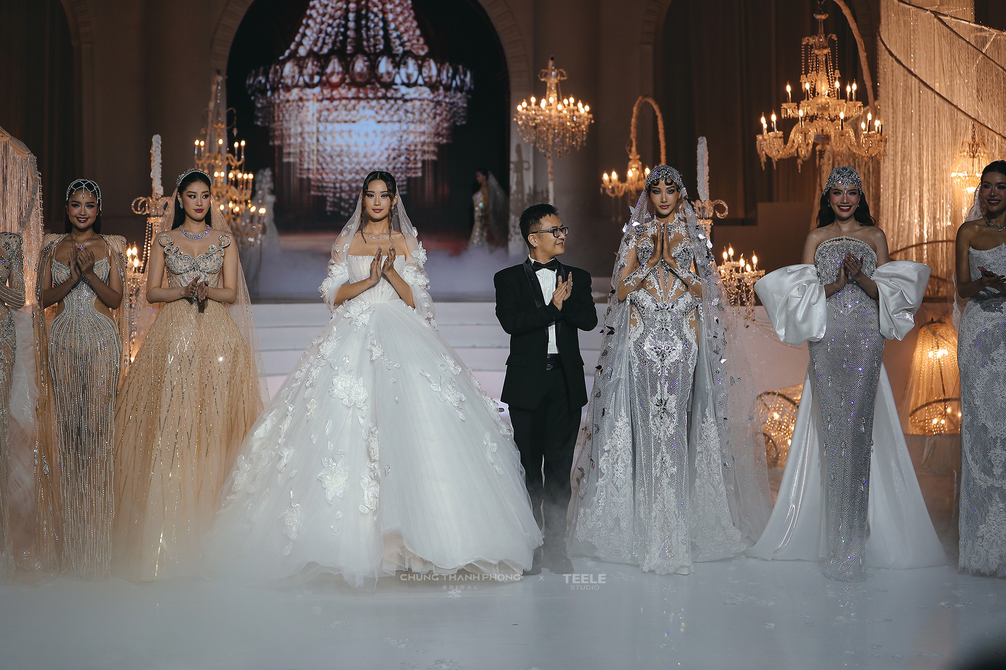 Hinh anh Loạt mỹ nữ "lên xe hoa" với Chung Thanh Phong tại Vietnam Wedding Fest 1