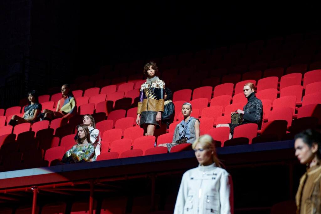 Louis Vuitton Cruise 2026: Chuyến du ngoạn về thời Trung Cổ 