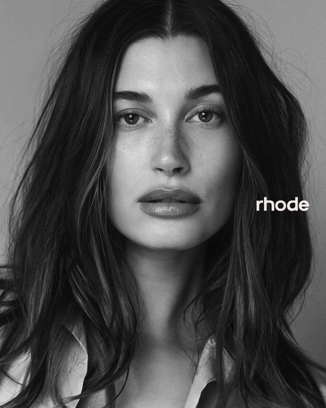 e.l.f. "thâu tóm" Rhode của Hailey Bieber với trị giá 1 tỷ USD