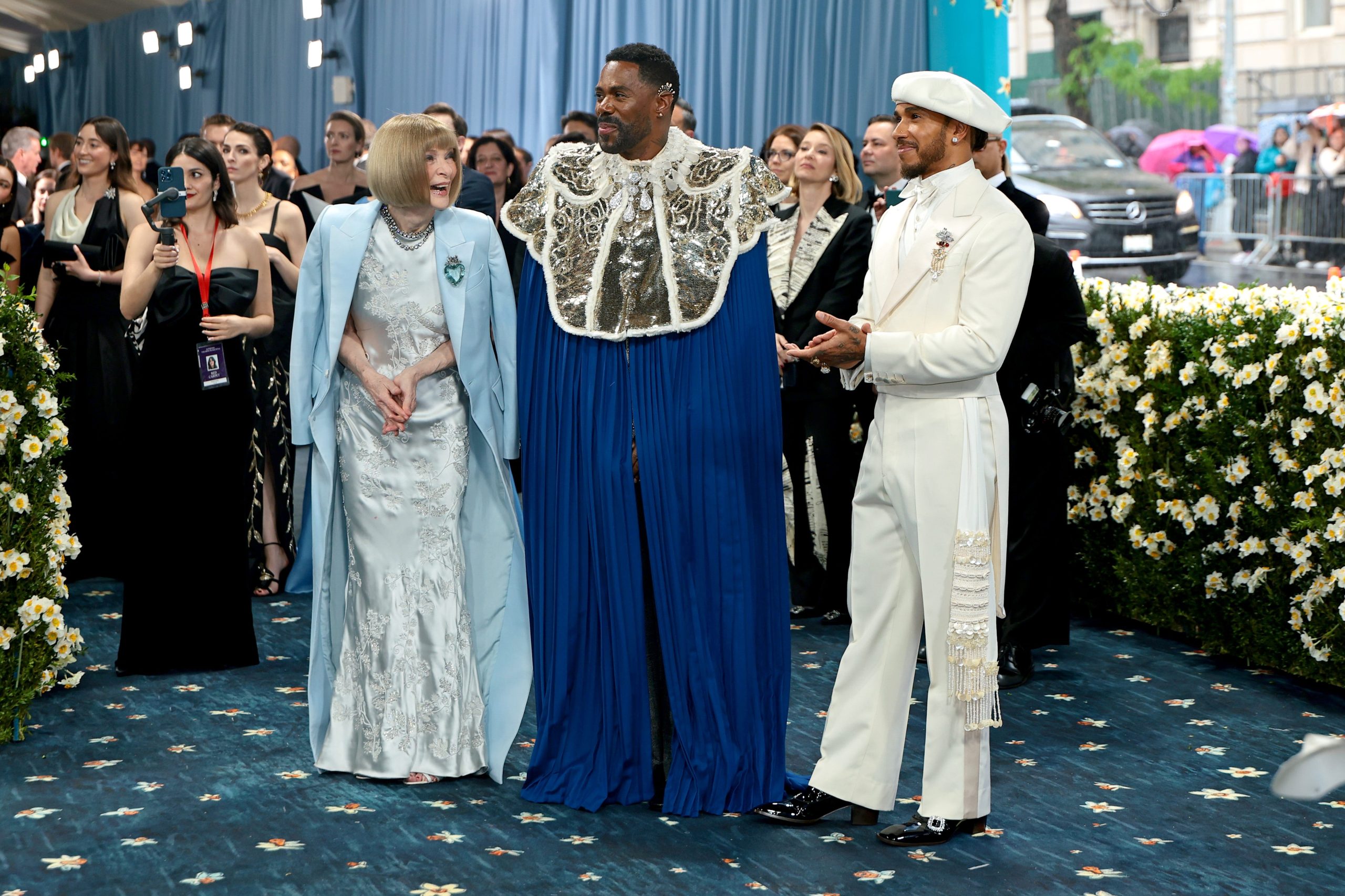 Hinh anh Thảm đỏ Met Gala 2025 - “Tailored for You”: Đánh thức tinh hoa may mặc của người da màu đầy sống động 2