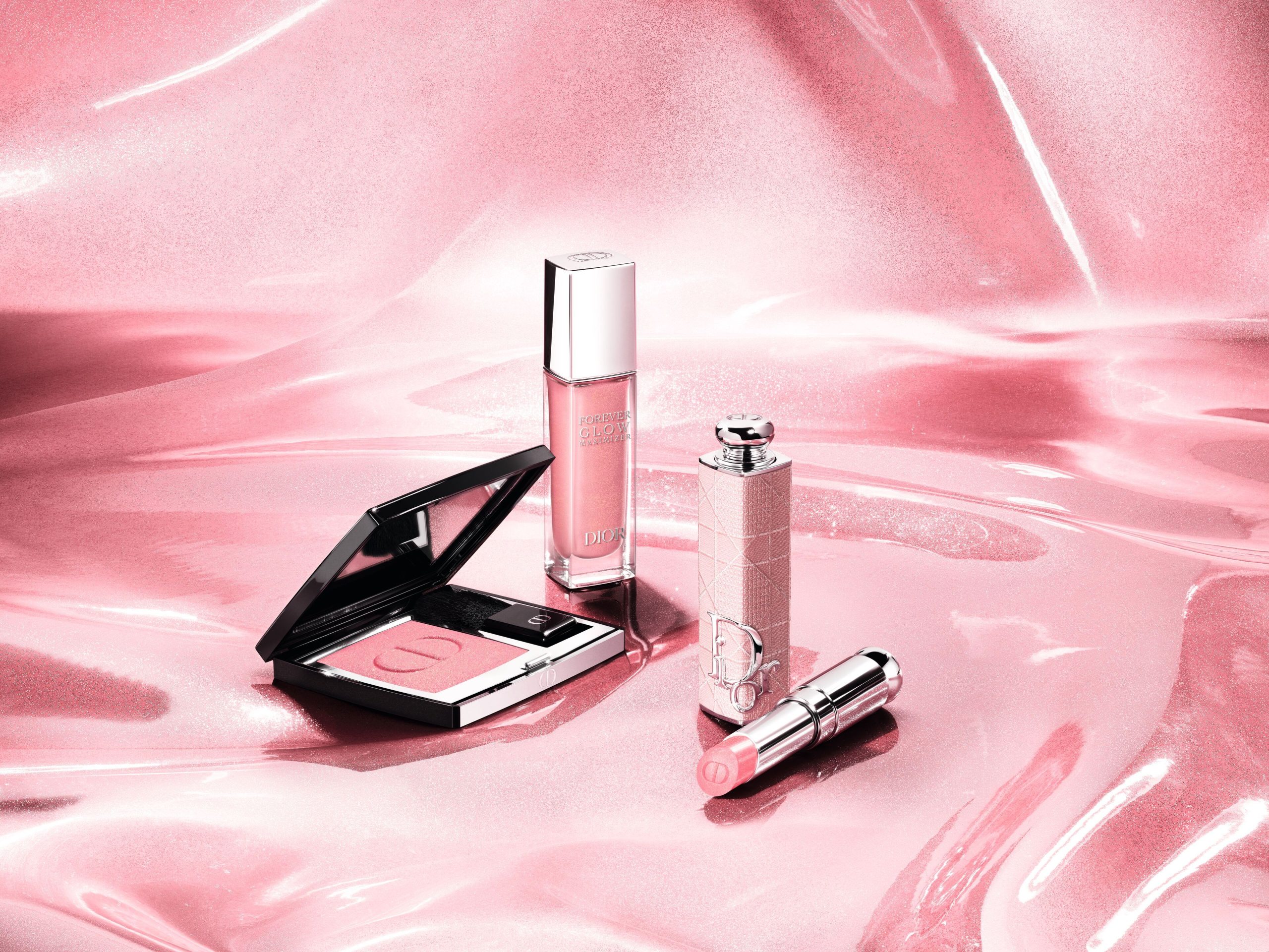 Hinh anh Dior Addict – biểu tượng của dòng son dưỡng cao cấp đã chính thức trở lại trong chiến dịch 2025 cùng ba gương mặt đại diện nổi bật: Jisoo, Anya Taylor-Joy và Willow Smith. 3