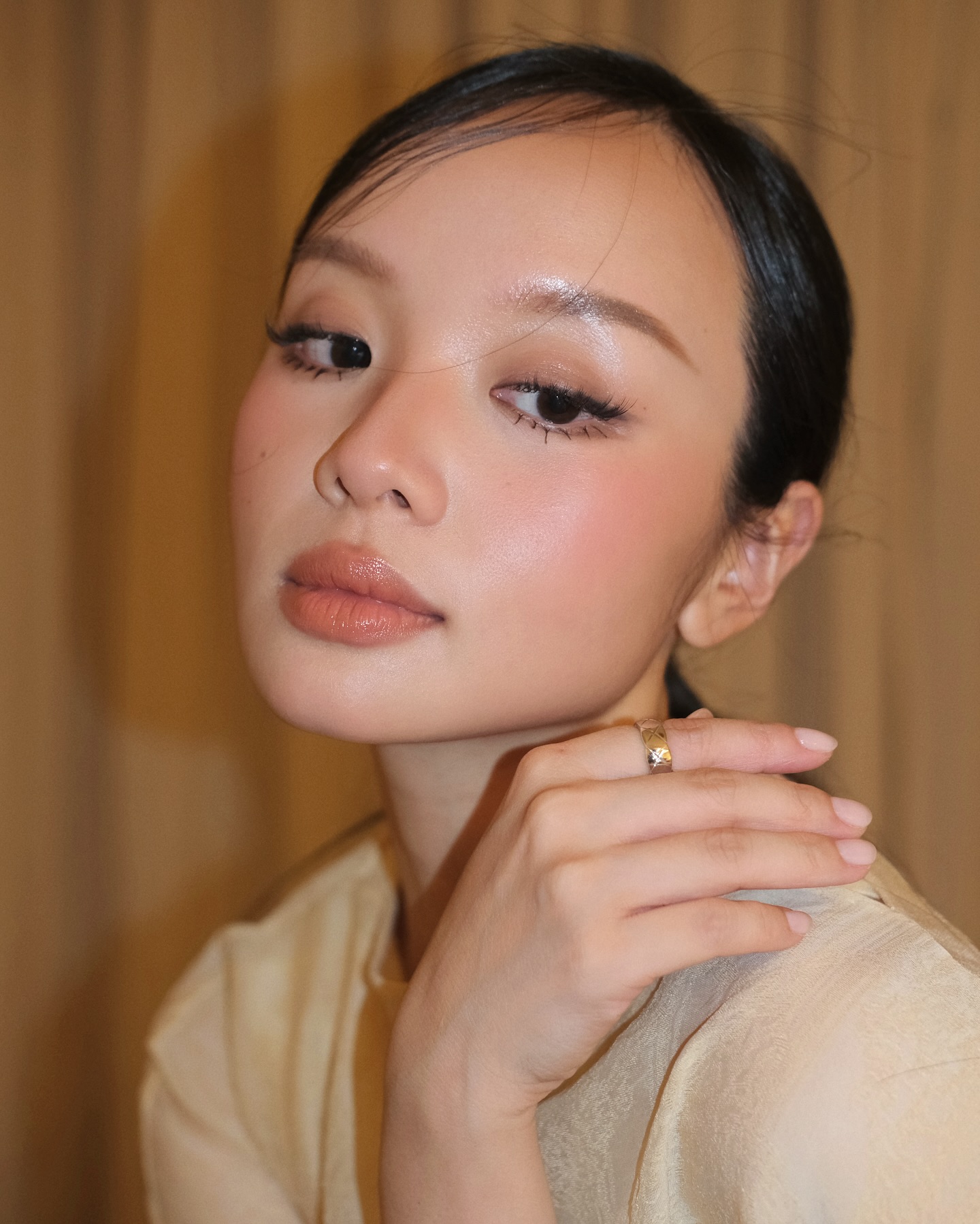 Hinh anh Monochromatic Gloss 1