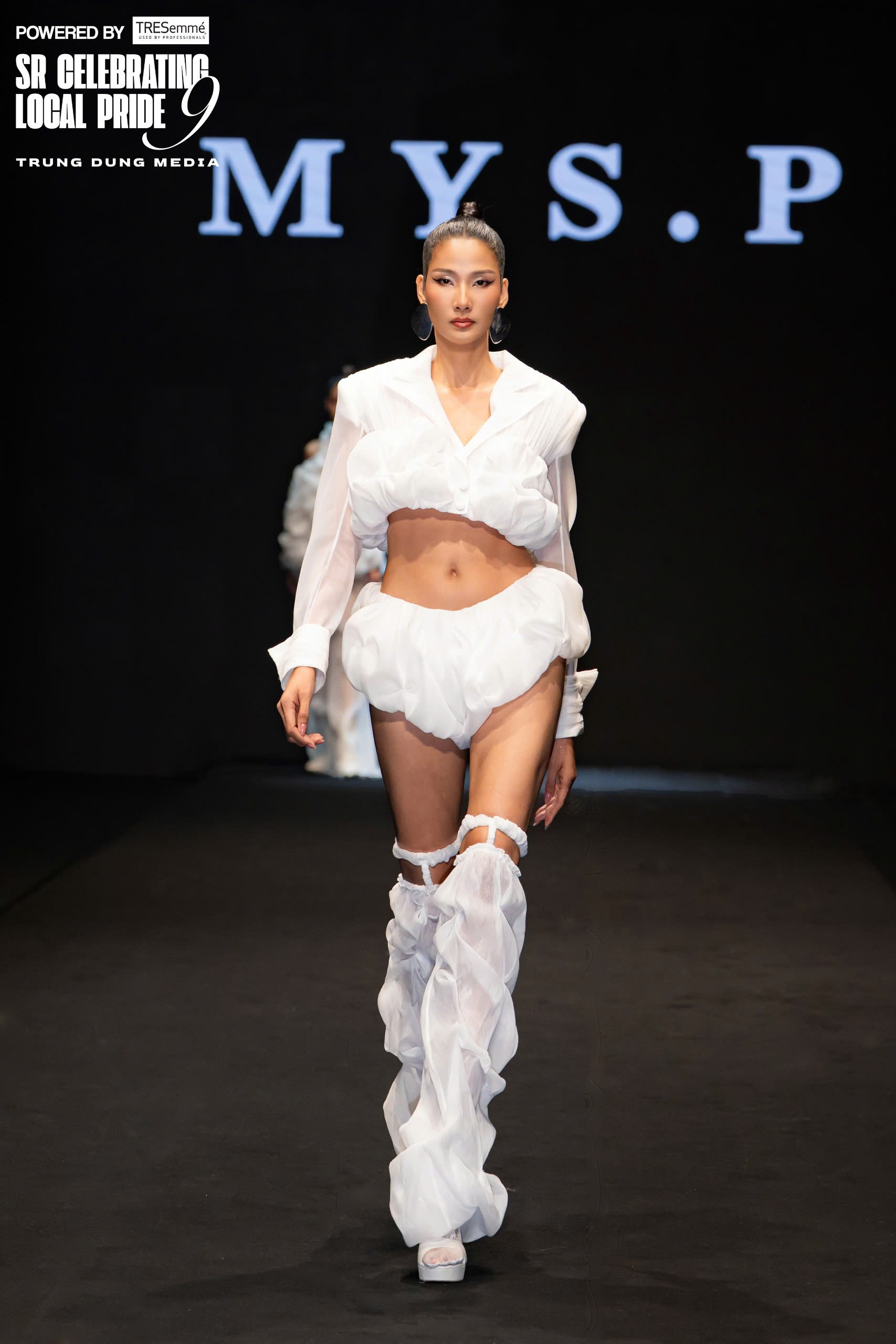 Hinh anh FACE the Presentation Show 2025 bởi các học viên từ Học viện thiết kế thời trang FACE Academy 1