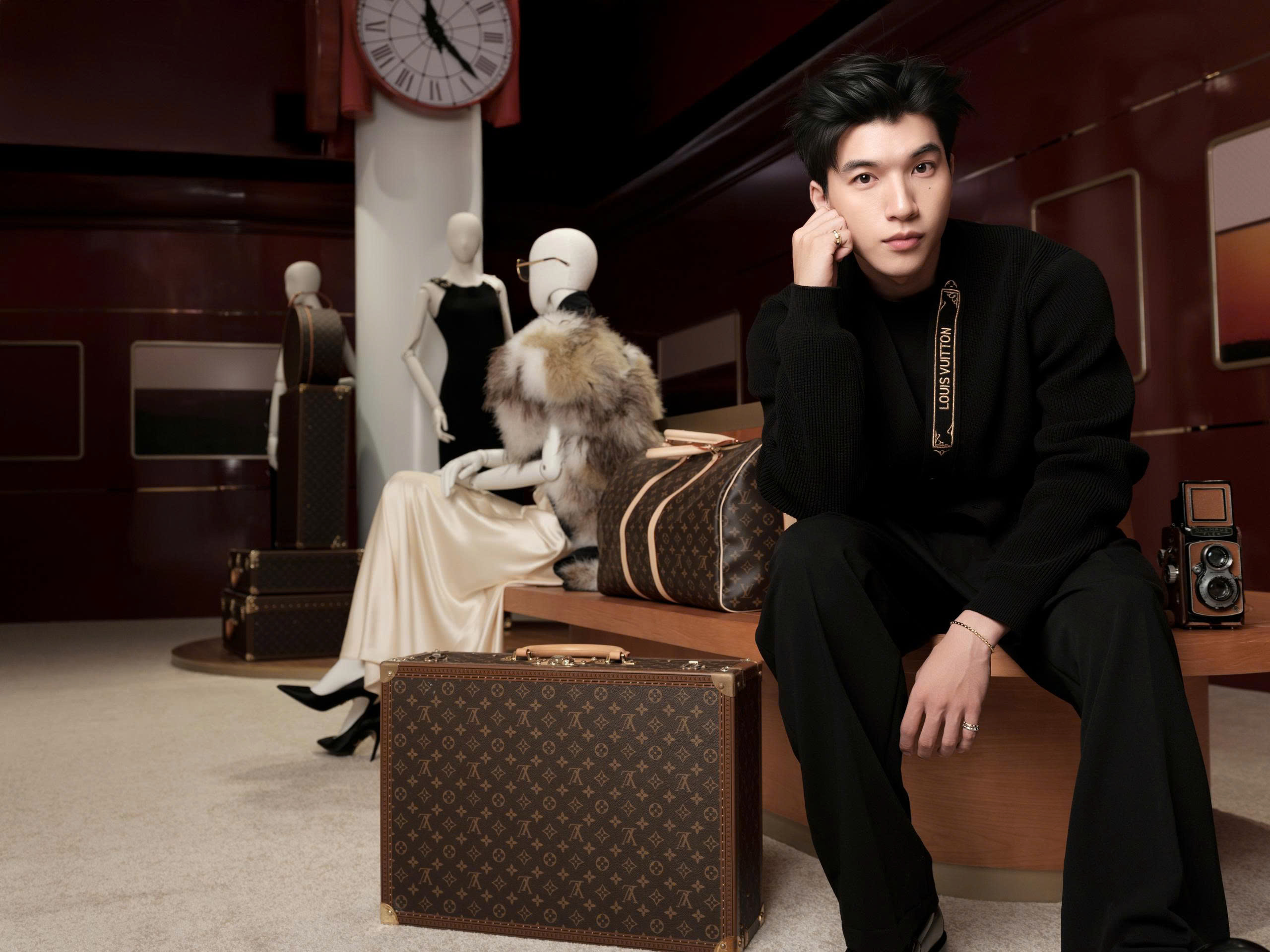 Hiếu thứ hai tại Triển lãm Louis Vuitton “Savoir Rêver”