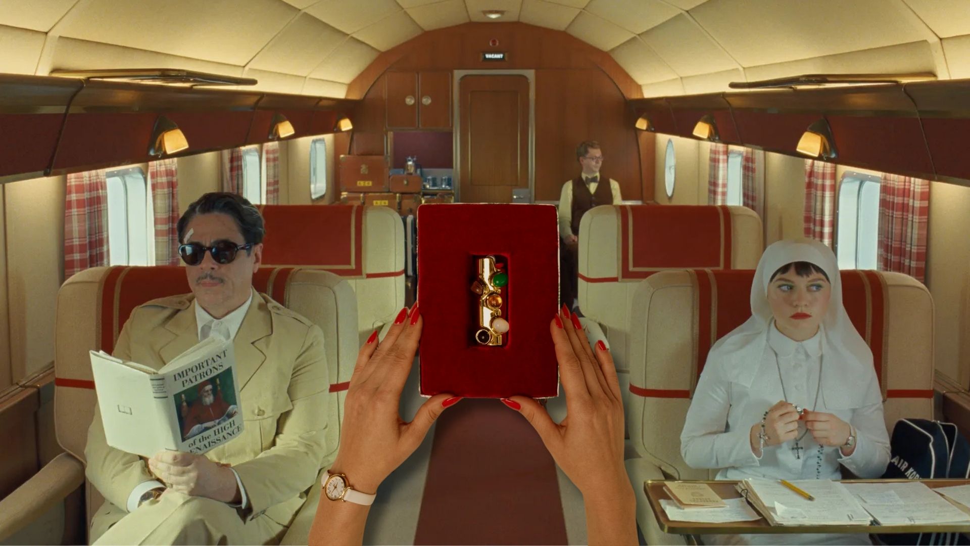 Những món thời trang sưu tầm trong phim mới của Wes Anderson